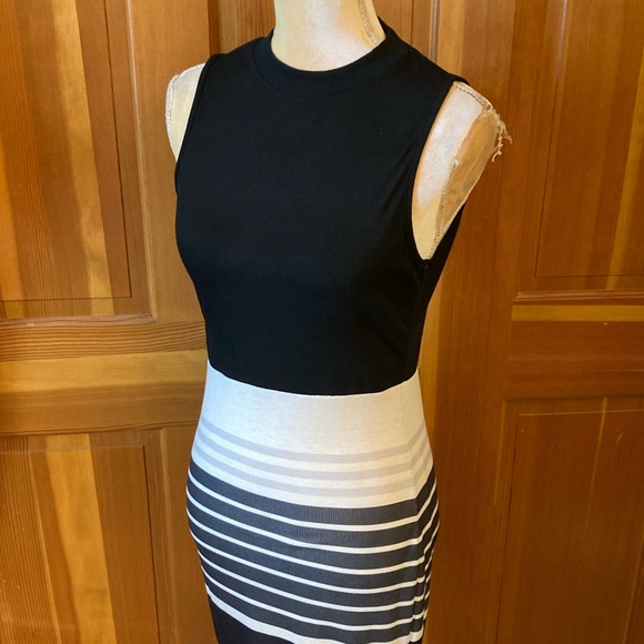 Women’s Striped Colorblock Dress. - Picture 10 of 14